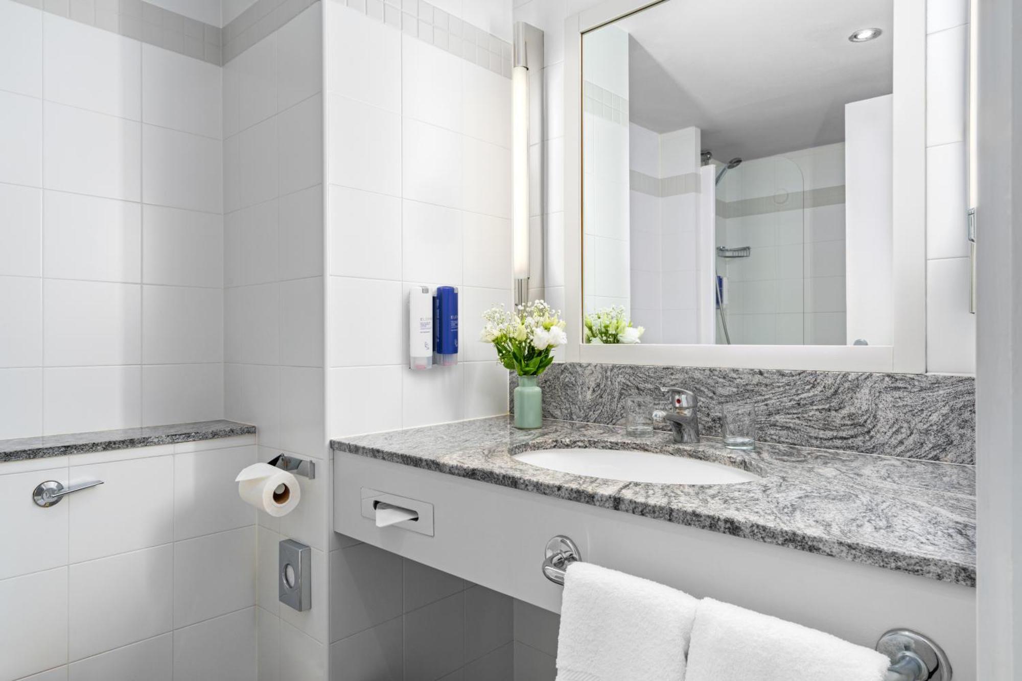 The Galmont Hotel & Spa Galway Esterno foto